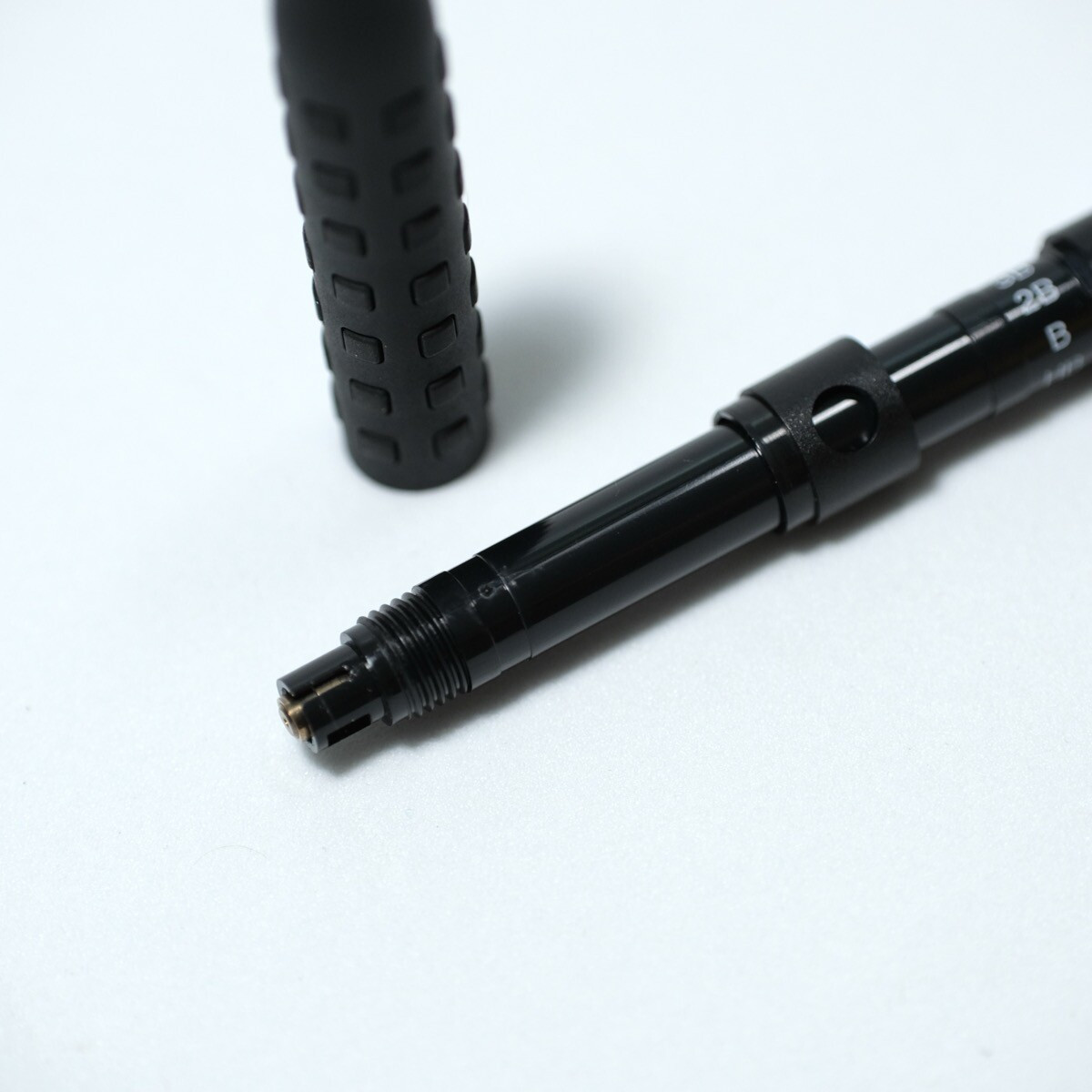  Pentel SMASH Q1005 的握位下