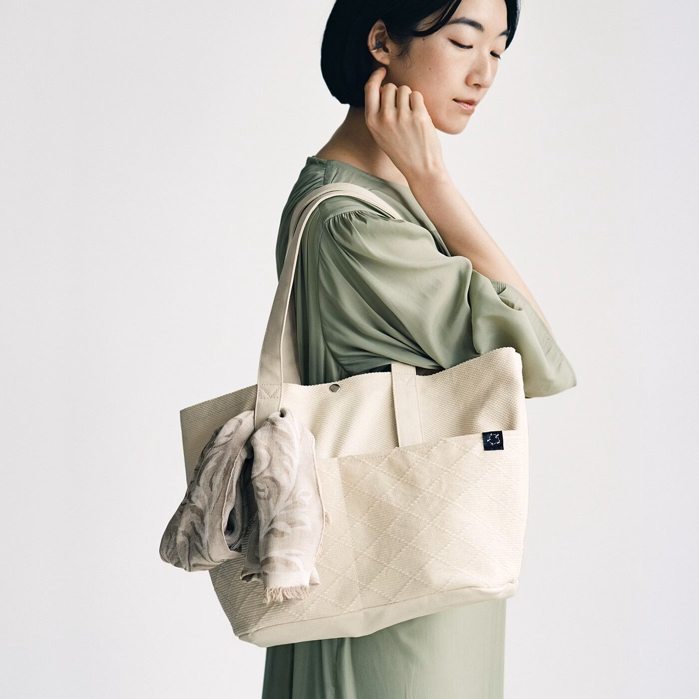FELISSIMO｜日本製手提包 九櫻武道服的刺繡單層編織設計